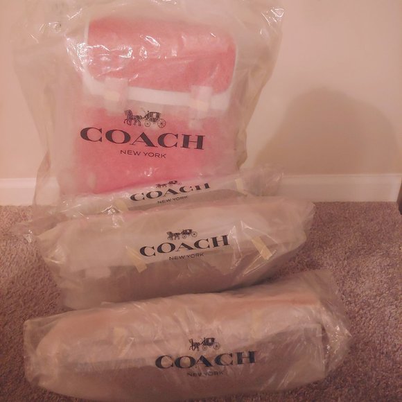 Authentic Pride Coach crossbag - Picture 2 of 3